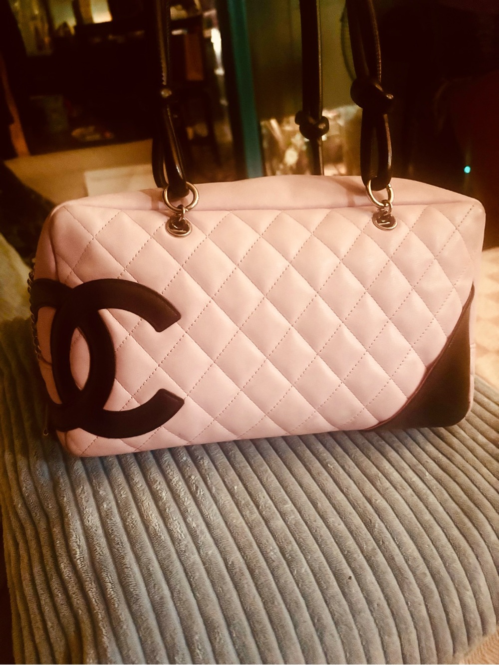 CHANEL Pink Quilted Shoulder Bag with Black Trim - Picture 2 of 9